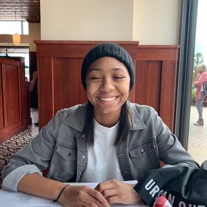 Meet your Posher, Lauren